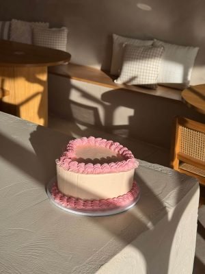 cake-pink-heart-cafe-table