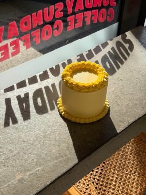 cake-yellow-round-window