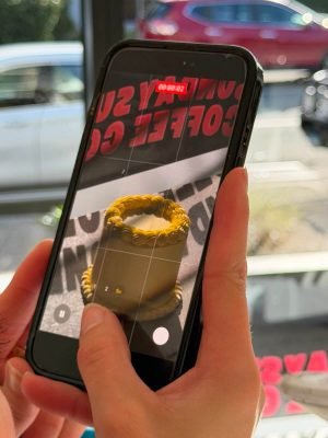 phone-shooting-cake